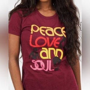 Izzy & Liv SZ XL Burgundy “Peace, Love & Soul” Short Sleeve T-Shirt